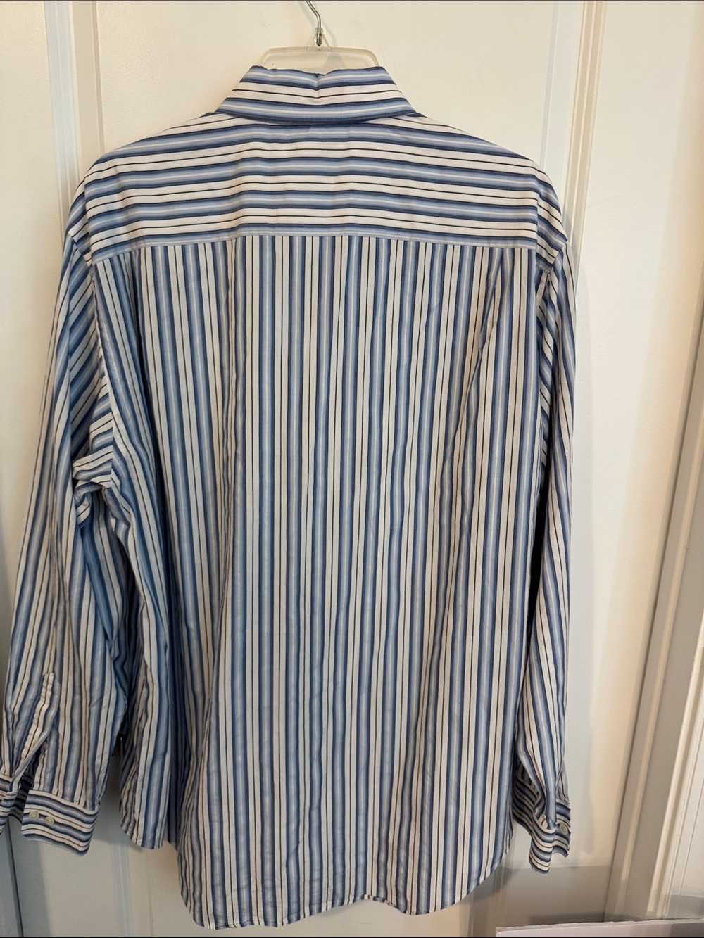 Banana Republic Men’s Blue and White Vertical Stripe Dress Shirt - Picture 7 of 7